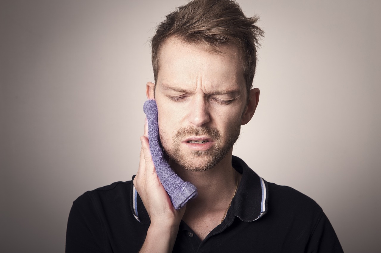 What Does Wisdom Teeth Pain Feel Like? A Guide to Identifying Discomfort and Swelling